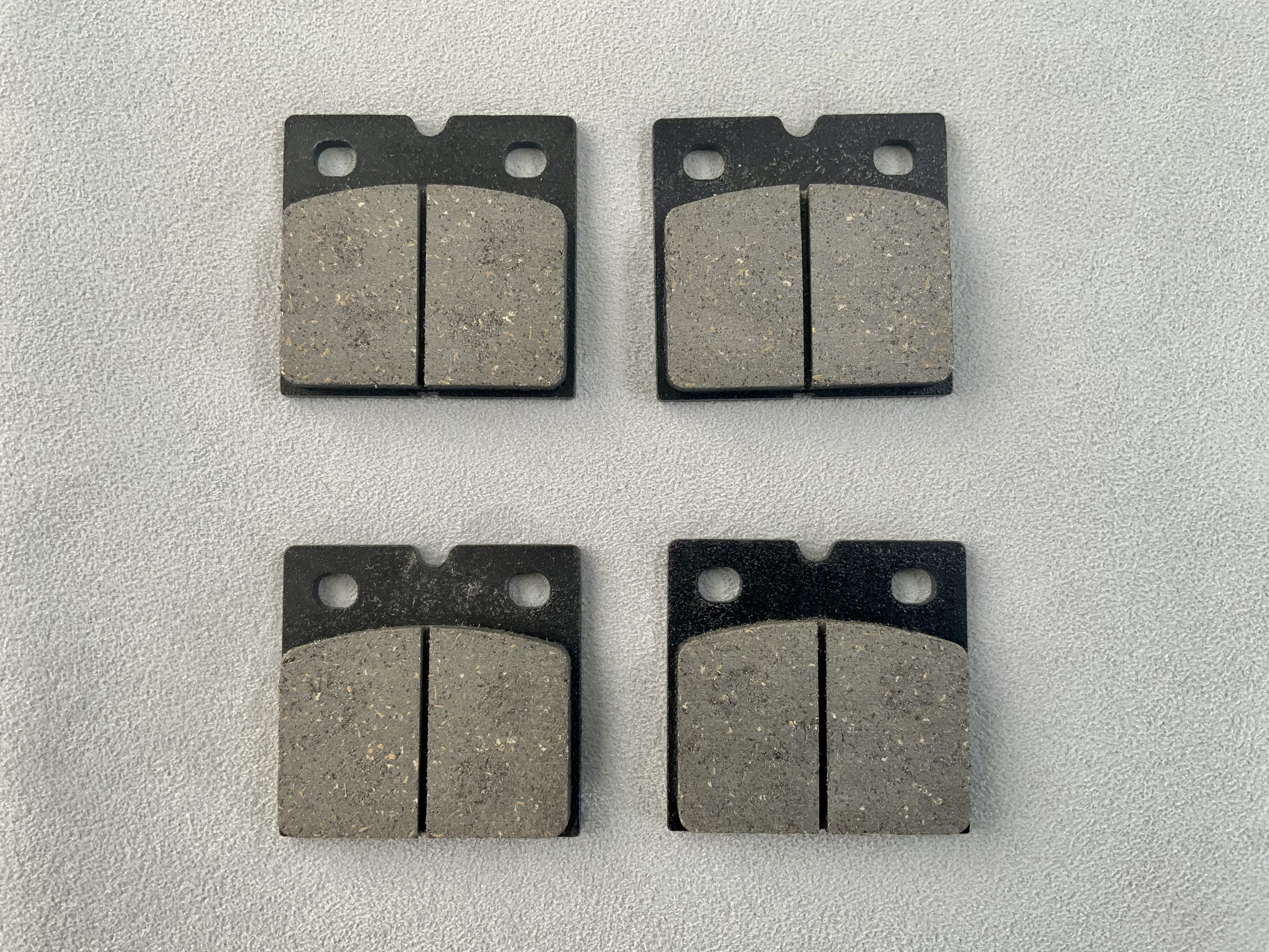 GH-413702 GH Kit pastiglie freni non predisposto per