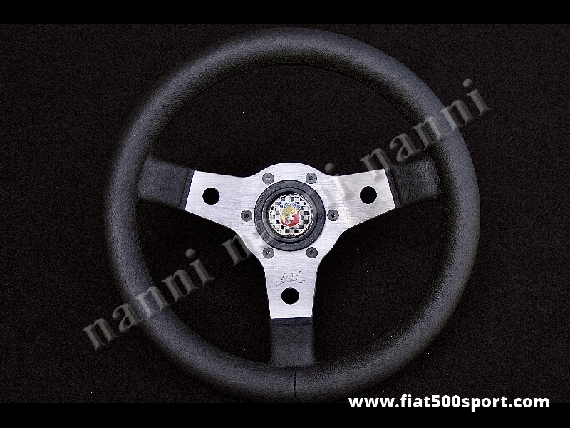 Art. 0010 - Volante Fiat 500 Fiat 126 Abarth in pelle nera con razze satinate completo di mozzo e pulsante clacson Abarth. - Volante Fiat 500 Fiat 126 Abarth in pelle nera con razze satinate.(Specificare nelle note se lo si desidera con mozzo per 126). Il diametro esterno è di 315 mm.
Art. 0010 - Volante Fiat 500 Fiat 126 Abarth in pelle nera con razze satinate completo di mozzo e pulsante clacson Abarth. - Volante Fiat 500 Fiat 126 Abarth in pelle nera con razze satinate.(Specificare nelle note se lo si desidera con mozzo per 126). Il diametro esterno è di 315 mm.