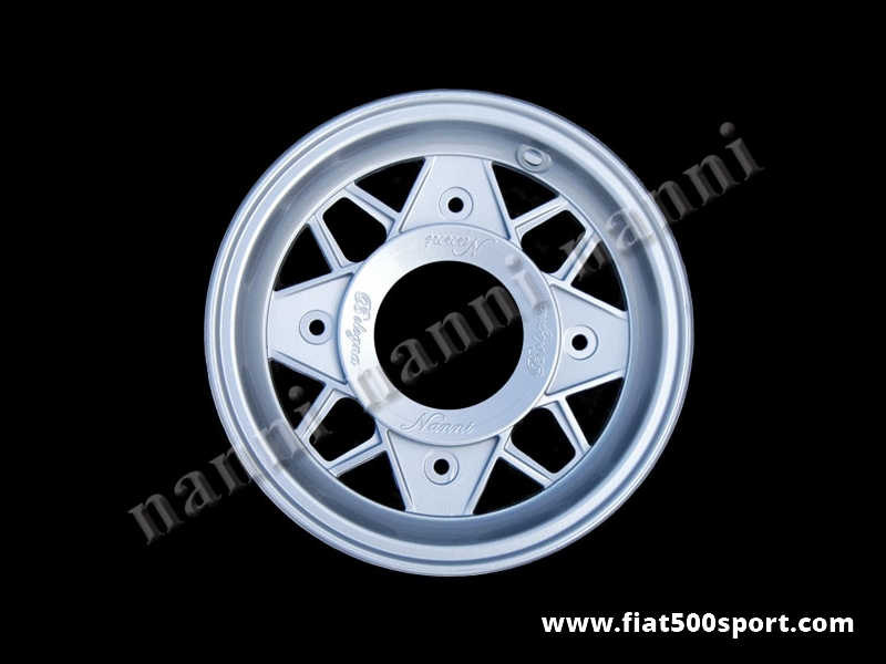 Art. 0074 - Cerchio ruota Fiat 500 in lega ultraleggera NANNI verniciato, da 4,5 pollici x 12 pollici completo di bulloni conici autocentranti. - Cerchio ruota Fiat 500 Fiat 126 prima serie NANNI in lega ultraleggera di altissima qualita’, verniciato, da 4,5 pollici x 12 pollici completo di bulloni conici autocentranti di fissaggio (interasse bulloni ruota 190 mm.). ET 7.
