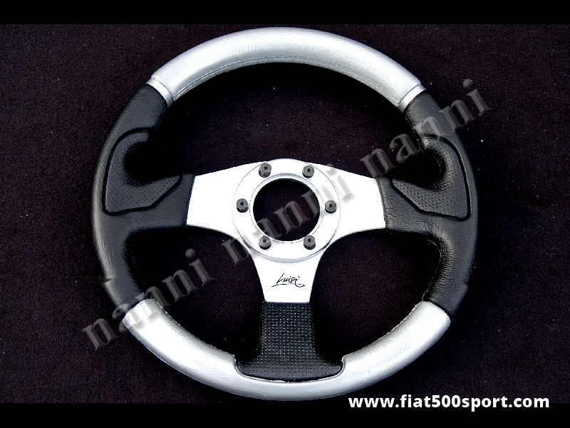 Art. 0103A - Volante pelle colore argento razze satinate diam. 320 mm. - Volante in pelle, colore argento con razze satinate, diametro 320 mm.
Art. 0103A - Volante pelle colore argento razze satinate diam. 320 mm. - Volante in pelle, colore argento con razze satinate, diametro 320 mm.