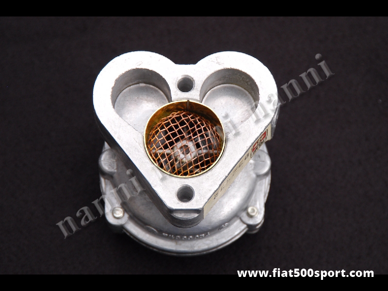 Art. 0130 - Collettore Fiat 500 Fiat 126 di aspirazione potenziato con ventola per carburatori Weber da 28 mm. - Collettore Fiat 500 Fiat 126 di aspirazione originale Polmo-Weber per migliorare e potenziare le prestazioni dei carburatori originali Fiat 500/126. E’ dotato di una ventola ad effetto turbo che potenzia il motore e riduce il consumo di carburante. Per vetture Fiat 500 consigliamo di acquistare anche uno spessore abbassa motore art. 0446.
Art. 0130 - Collettore Fiat 500 Fiat 126 di aspirazione potenziato con ventola per carburatori Weber da 28 mm. - Collettore Fiat 500 Fiat 126 di aspirazione originale Polmo-Weber per migliorare e potenziare le prestazioni dei carburatori originali Fiat 500/126. E’ dotato di una ventola ad effetto turbo che potenzia il motore e riduce il consumo di carburante. Per vetture Fiat 500 consigliamo di acquistare anche uno spessore abbassa motore art. 0446.