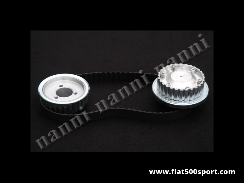 Art. 0201 - Pulegge Fiat 500 Fiat 126 NANNI  in ergal e cinghia dentata (super rinforzata) per alternatore. - Pulegge Fiat 500 Fiat 126 NANNI in ergal per alternatore con cinghia dentata (super rinforzata, made in U.S.A.). La puleggia in acciaio ha il filtro centrifugo. Con questa modifica il motore acquista un 12% di potenza in piu’; ad esempio, da 40 cv. va a 45 cv.   Kit completo.
