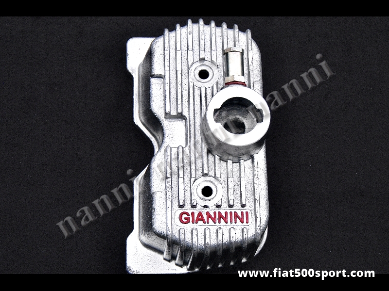 Art. 0263 - Coperchio punterie Giannini Fiat 500 D F L R Fiat  126 in alluminio. - Coperchio punterie Giannini Fiat 500 D F L R Fiat 126 in alluminio. Questo coperchio richiede il tappo art. 0267. Con questo coperchio punterie si può montare anche il carburatore Weber diam. 26/28 mm originale.
