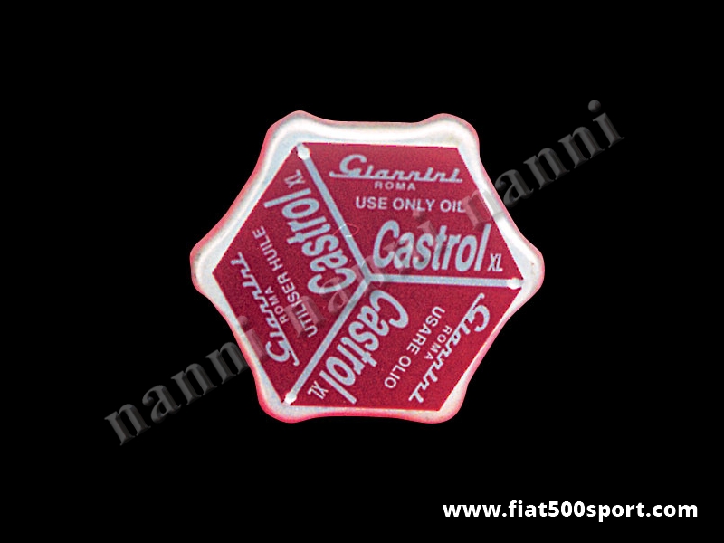 Art. 0267 - Tappo olio  Giannini Fiat 500 D . - Tappo introduzione olio Fiat 500 D con targhetta Giannini. Questo tappo si monta sul nostro coperchio punterie art. 0263.
