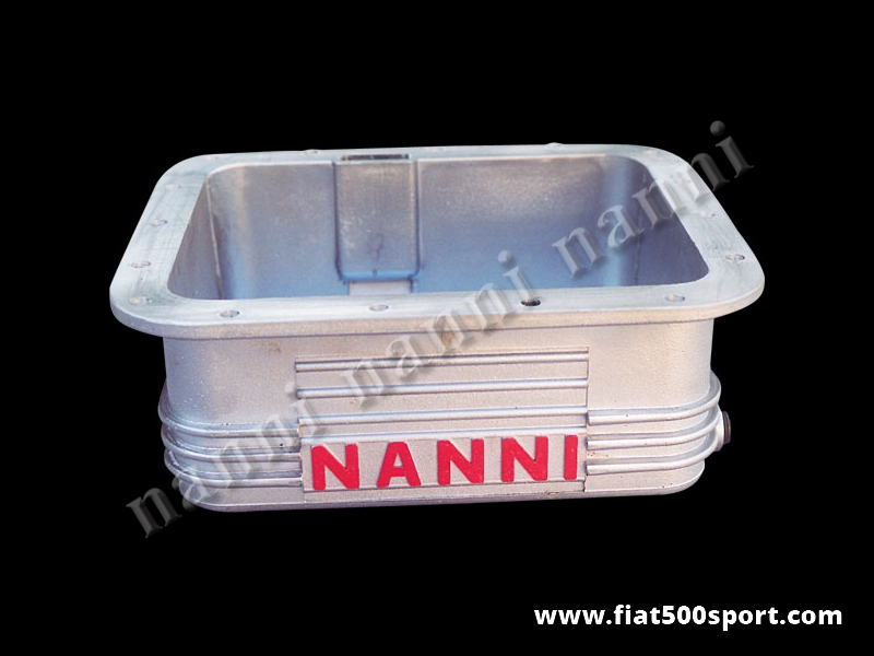 Art. 0271 - Coppa olio Fiat 500 Fiat 126 NANNI  in alluminio da 3,5 litri completa di tappo in bronzo. - Coppa olio Fiat 500 Fiat 126 NANNI in alluminio da 3,5 litri. E’ predisposta per il montaggio del bulbo temperatura olio. Le nostre coppe olio sono tutte impregnate con Loctite per garantire una impermeabilità al 100%. E’ completa di tappo in bronzo per lo scarico dell’olio.
