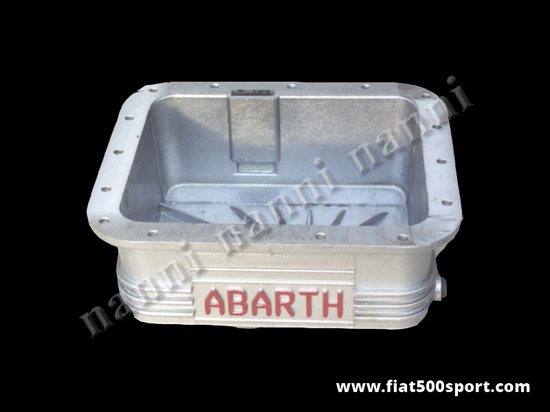 Art. 0273 - Coppa olio Abarth Fiat 500 Fiat 126 in alluminio da 3,5 litri completa di tappo in bronzo. - Coppa olio Abarth Fiat 500 Fiat 126 in alluminio da 3,5 litri. E’ predisposta per il montaggio del bulbo per la temperatura dell’ olio. Le nostre coppe olio sono tutte impregnate con Loctite per garantire una impermeabilità al 100%. E’ completa di tappo in bronzo per lo scarico dell’olio.
