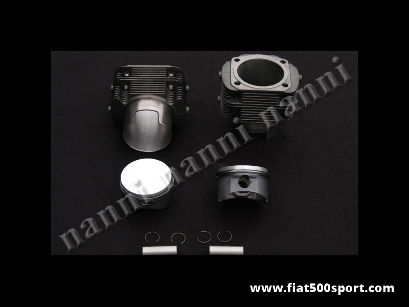 Art. 0329 - Cilindri  pistoni stampati  Fiat 126, 740 cc, pistoni Ø 82 mm. ( disponibili con altezza di compressione di 28 m.m.) - Canne e pistoni stampati Fiat 126, 740 cc, pistoni Ø 82 mm per motore Fiat 126. (disponibili con altezza di compressione di 28 m.m.) I cilindri di nostra produzione sono disponibili con le altezze 65 mm. e 80 mm. e non richiedono la guarnizione di testa. Occorre acquistare gli anelli sottocanna in rame ns. art. 0429. Gruppo completo di 2 pistoni e 2 cilindri.
