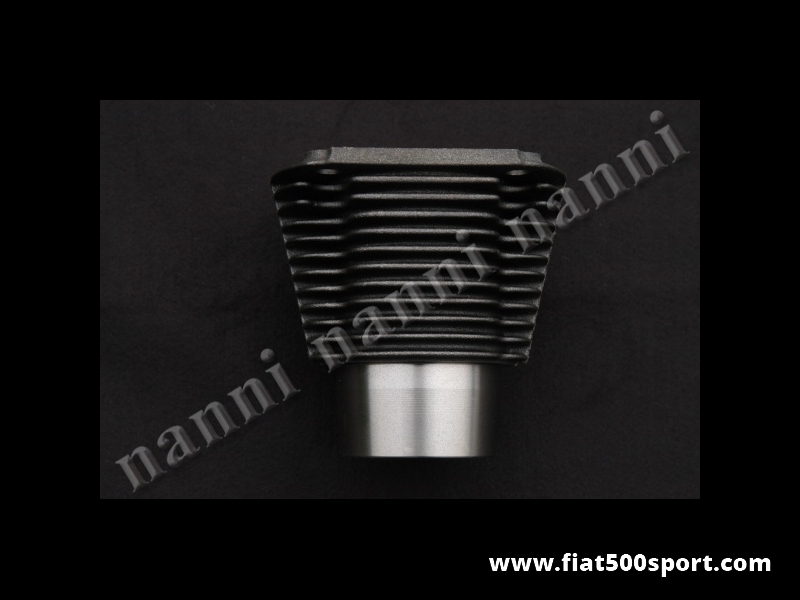Art. 0334 - Cilindro Fiat 500 D F L originale di altissima qualità diam. 67,4  alto 90 mm. per 499 cc. - Canna originale Fiat 500 D F L con alesaggio diam. 67,4 alto 90 mm. per 499 cc. Questo cilindro di nostra produzione, di altissima qualità, non richiede la guarnizione di testa.
