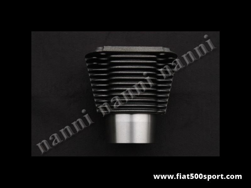 Art. 0334 - Cilindro Fiat 500 D F L originale diam. 67,4  alto 90 mm. per 499 cc. - Canna originale Fiat 500 D F L con alesaggio diam. 67,4 alto 90 mm. per 499 cc. Questo cilindro di nostra produzione non richiede la guarnizione di testa.
