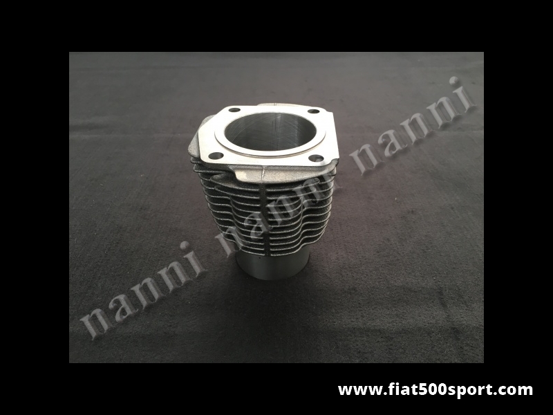 Art. 0334A - Cilindro Fiat 500 D F L e Giardiniera diametro 70 mm. (540 cc.) alto 90 mm. - Cilindro Fiat 500 D F L e Giardiniera diam. 70 mm. alto 90 mm. per il monoblocco originale e portare la cilindrata a 540 cc. Si monta senza allargare il monoblocco quindi e’ di rapida istallazione poiché non occorre fare alcuna modifica. Non richiede la guarnizione di testa, ma bisogna acquistare i nostri anelli art. 0426.
