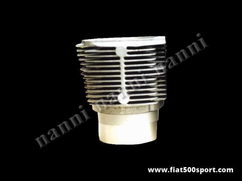 Art. 0342 - Cilindro Fiat 500,  Ø 77 mm, h. 90 mm, 650 cc. - Cilindro Ø 77 mm, h. 90 mm, 650 cc. per motore 500 D F L .Questo cilindro di ns. produzione non richiede la guarnizione di testa, occorrono però gli anelli sottocanna in rame art. 0427.
