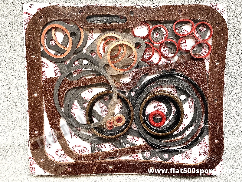 Art. 0438 - Guarnizioni  motore Fiat 500 Fiat 126 unificata, con i 2 paraolio dell’ albero motore e tutti gli anelli in gomma al silicone. - Guarnizioni motore Fiat 500 Fiat 126 unificata con i 2 paraolio dell’ albero motore. Contiene guarnizioni  ad alta resistenza e tutti gli anelli in gomma al silicone.
