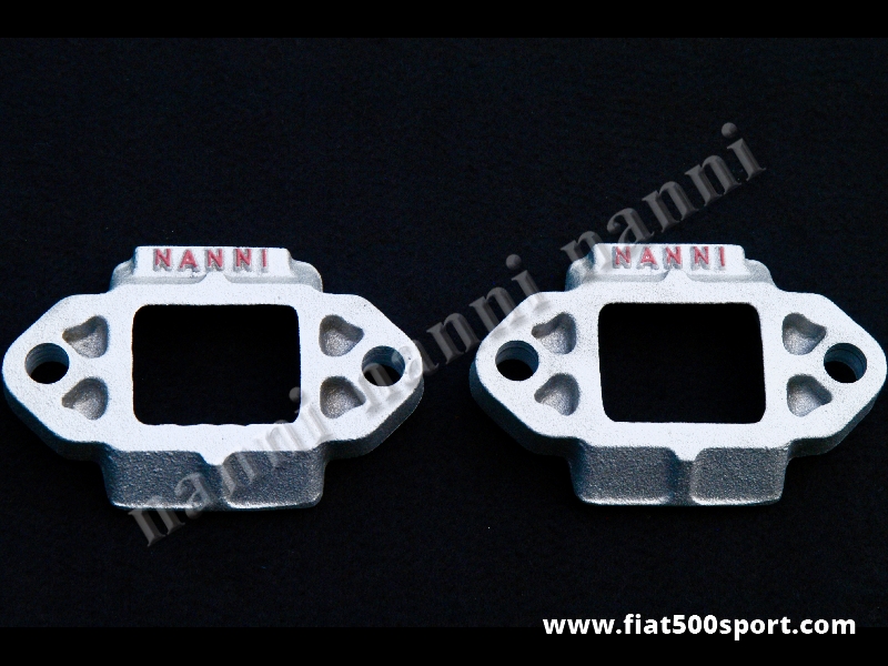 Art. 0459 - Distanziali Fiat 500 Fiat 126 per abbassare la vettura nella parte anteriore.(2 pezzi). - Distanziali Fiat 500 Fiat 126 per abbassare la vettura di 15 mm. nella parte anteriore senza fare alcuna modifica. E’ l’alloggiamento dei gommini che fermano la balestra nella parte superiore. Venduto in coppia, per una vettura.
