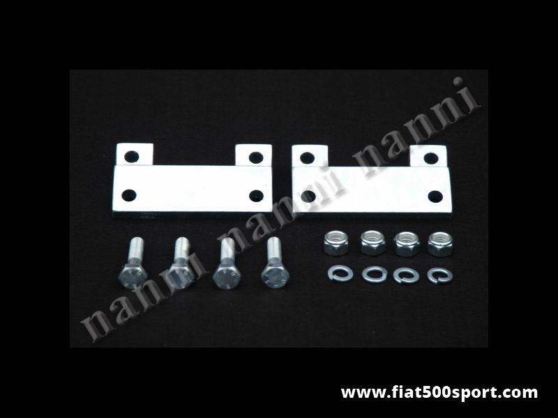 Art. 0488 - Staffe Fiat 500 F L e R prima serie alza trapezi anteriori di 4 cm. - Staffe Fiat 500 F L e R prima serie per alzare i trapezi superiori della sospensione anteriore di 4 cm. Servono per ripristinare la campanatura originale delle ruote (senza forare la carrozzeria) se si monta la balestra ad occhi rovesciati o il nostro tirante con i bracci oscillanti articolo 0474).Interasse da centro foro a centro foro 90 mm.
Kit completo.
