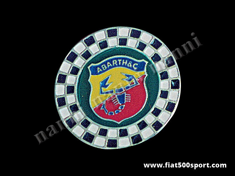 Art. 0520 - Stemma Fiat 500  Abarth con scacchi, rotondoØ 60,5 mm. In metallo smaltato a fuoco. - Stemma Fiat 500 Abarth con scacchi, rotondo Ø 60,5 mm in metallo smaltato, con schermo protettivo.
