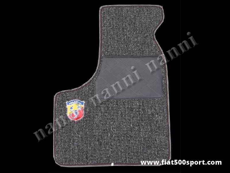 Art. 0530gri - Tappetini  Fiat 500 Fiat 126 Abarth in moquette anteriori e posteriori di colore grigio (con 2 stemmi Abarth) - Serie tappetini Fiat 500 Fiat 126 Abarth in moquette anteriori e posteriori di colore grigio (con 2 stemmi Abarth). Kit completo.
