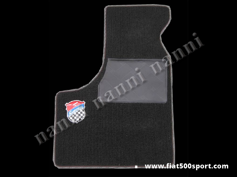 Art. 0532nero - Tappetini Fiat 500 Fiat 126 Giannini in moquette, anteriori e posteriori di colore nero (con 2 stemmi Giannini) - Tappetini Fiat 500 Fiat 126 Giannini in moquette anteriori e posteriori di colore nero (con 2 stemmi Giannini). Kit completo.
