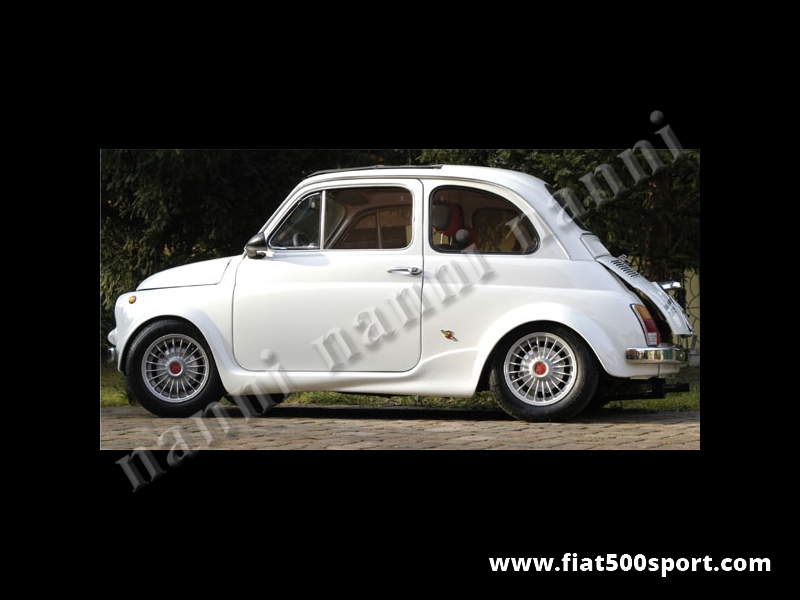 Art. 0860 - Minigonne Fiat 500 NANNI  in vetroresina. - Serie minigonne Fiat 500 NANNI in vetroresina. Si fissano sotto le portiere anteriori e si possono verniciare in qualsiasi colore. Kit di 2 pezzi destro e sinistro.
